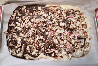 Chocolaty Candy Cane Popcorn Bark